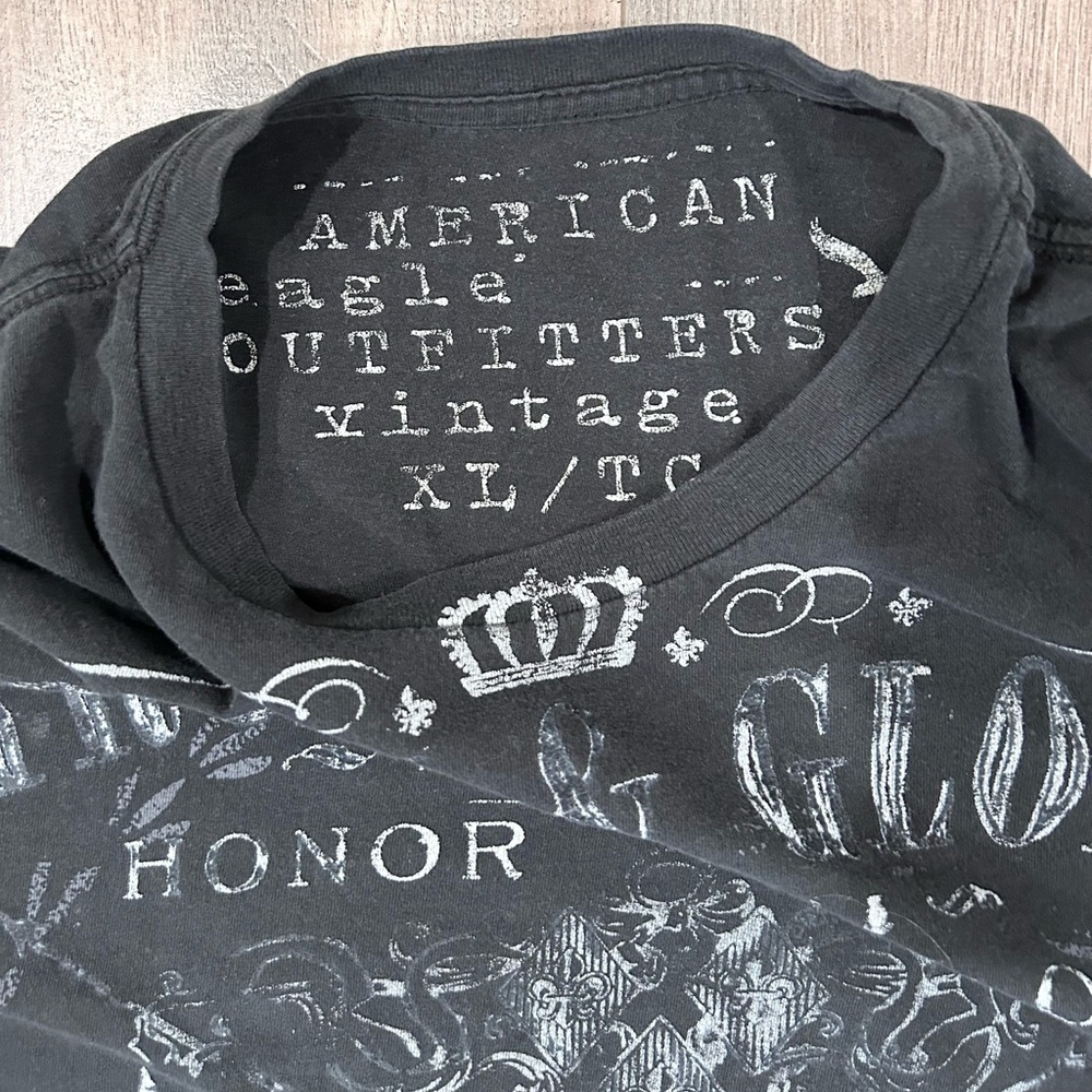 American Eagle Black Graphic T-Shirt - Picture 3 of 5